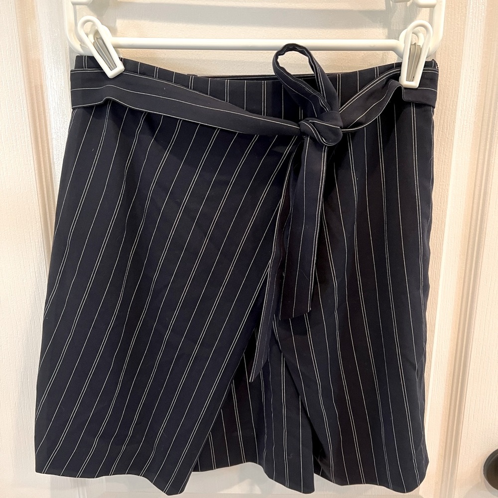 Banana republic wrap knit skirt. Perfect for work or casual.